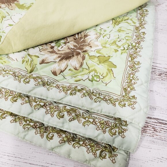 4 Quilted Green Floral Placemats  12" X 17" Great condition - Picture 3 of 4